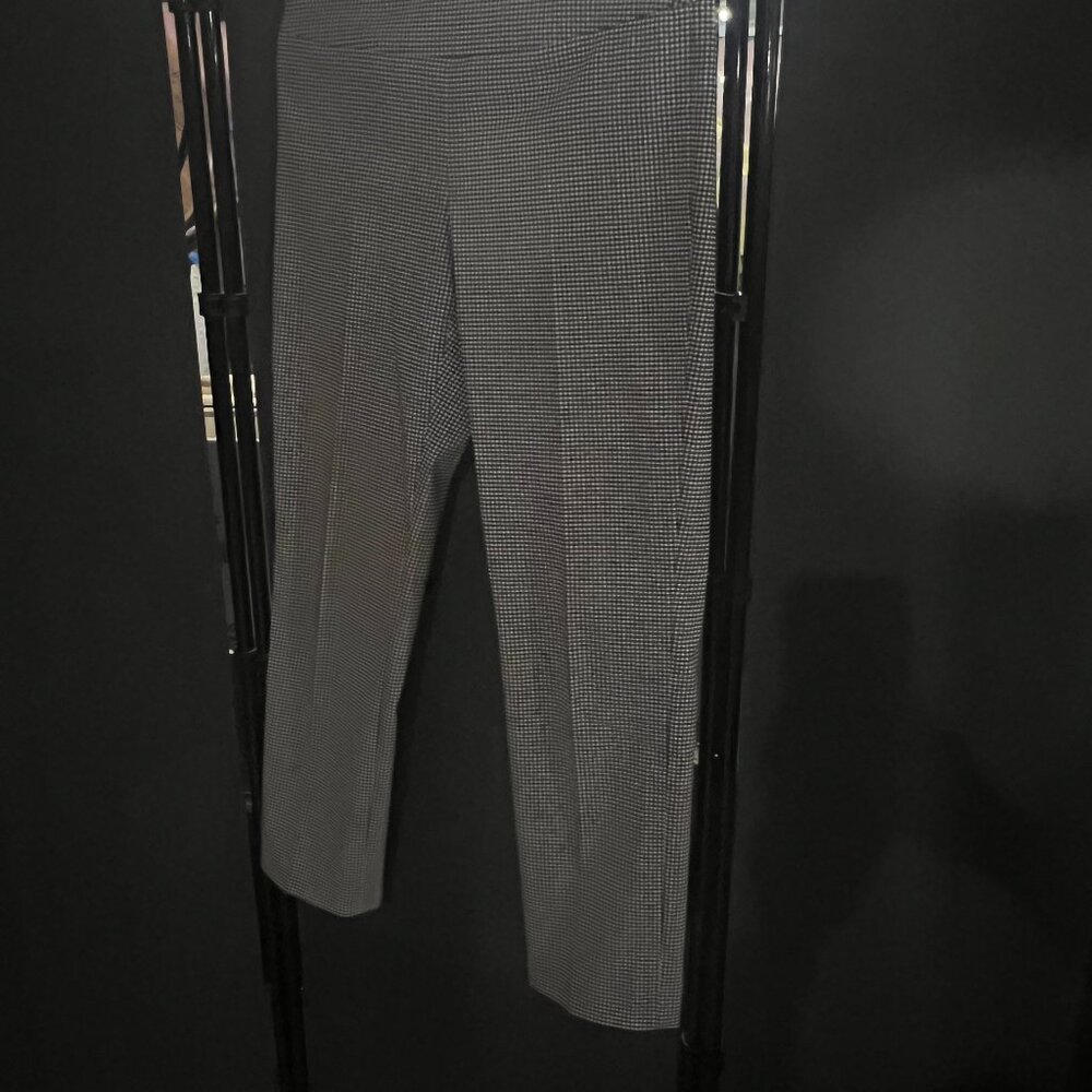 Black and White Houndstooth check capri pants Size 6